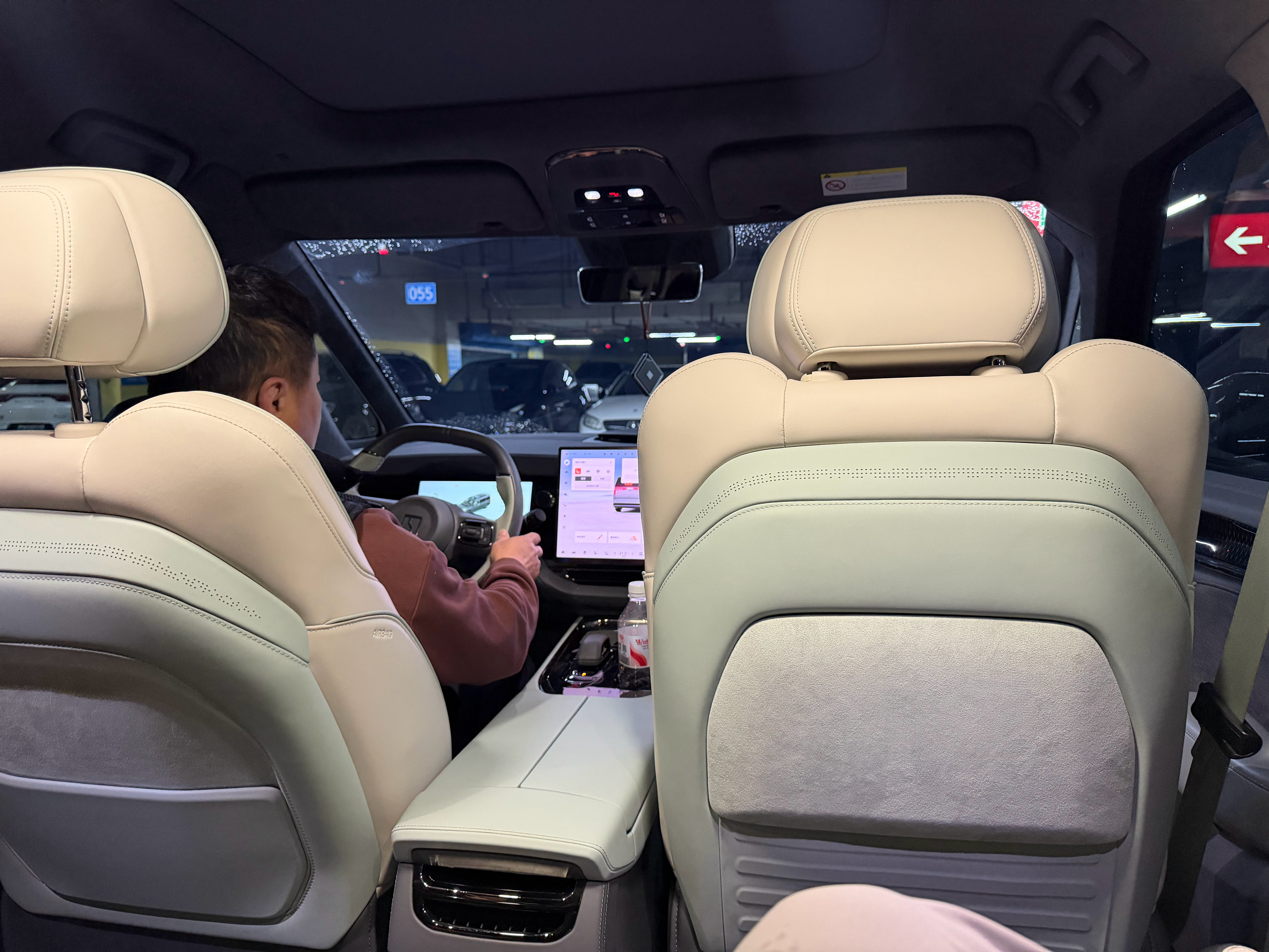 宁波忒冷了坐着极氪009去赛道试车了