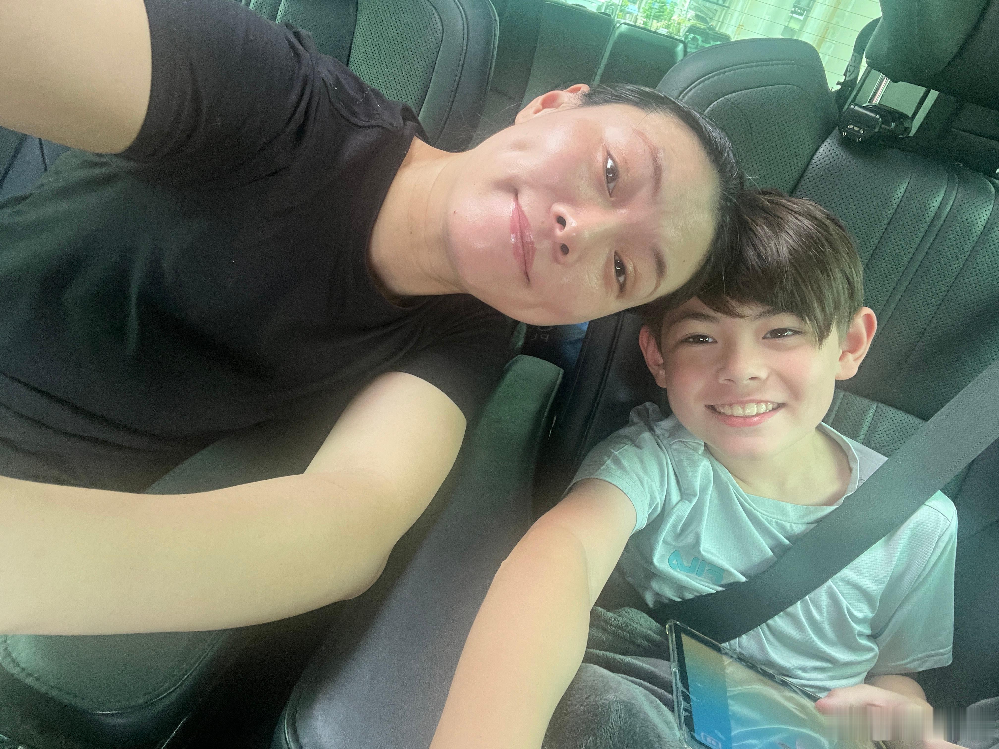 亲子时间就在车上一小时马上我就要去工作了 