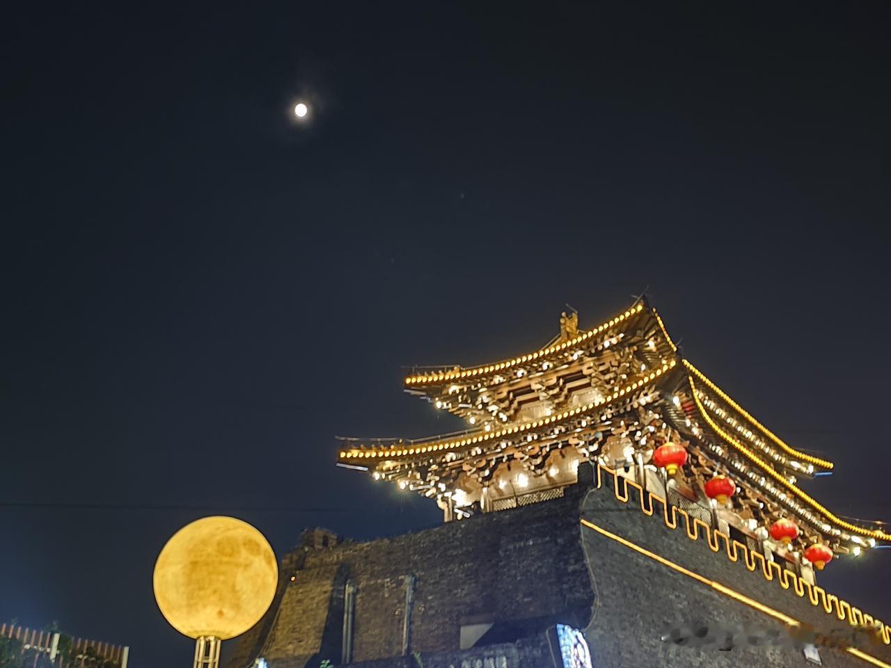 发一张图片，让我猜出你在哪里拍的我在这里看月亮，能看出是哪里吗？中秋佳节，祝大家