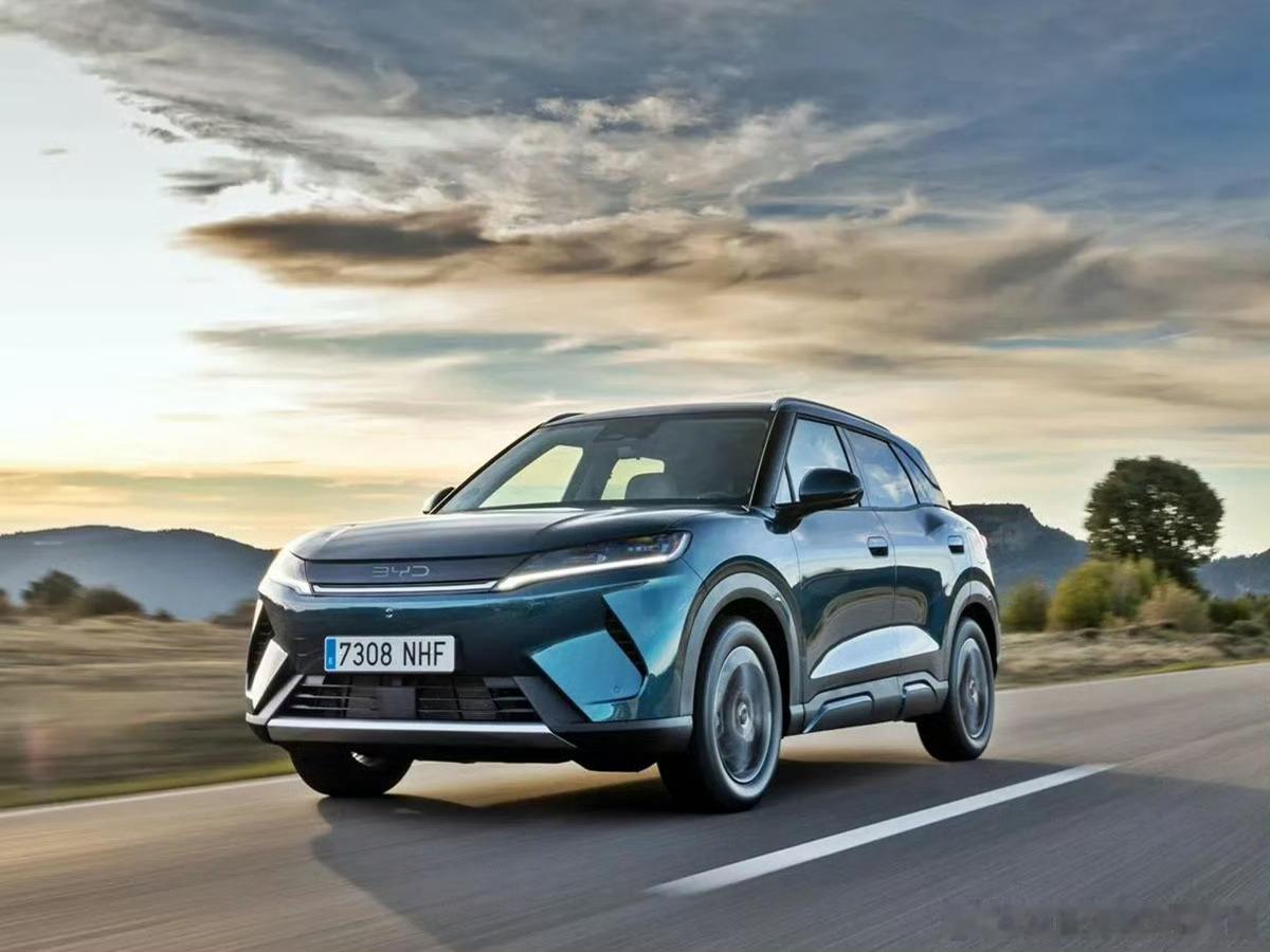 比亚迪最近在欧洲市场动作真不少，先是发布了国内还没上的元UP DM-i，最近又迎