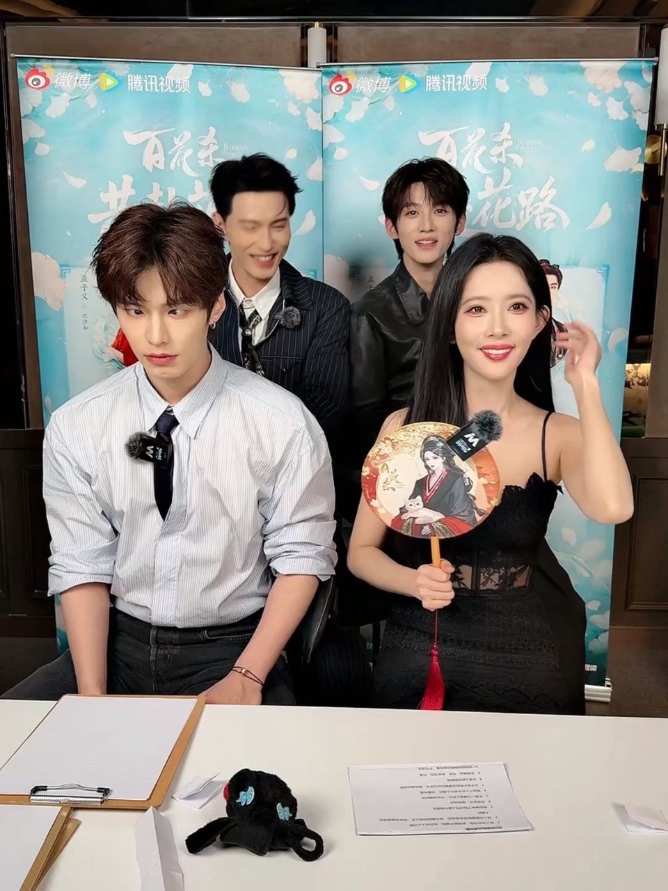 何与做鬼脸何与辣条音出没这个与少非常之可爱！！ 