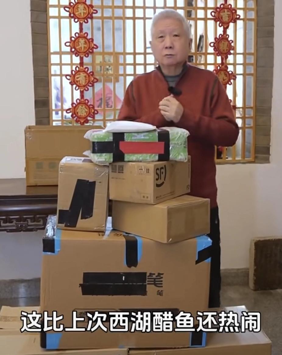 马未都老师这回又说实话了，
不过说的不是古董，
是咱天天用的笔。他拍了条视频，感