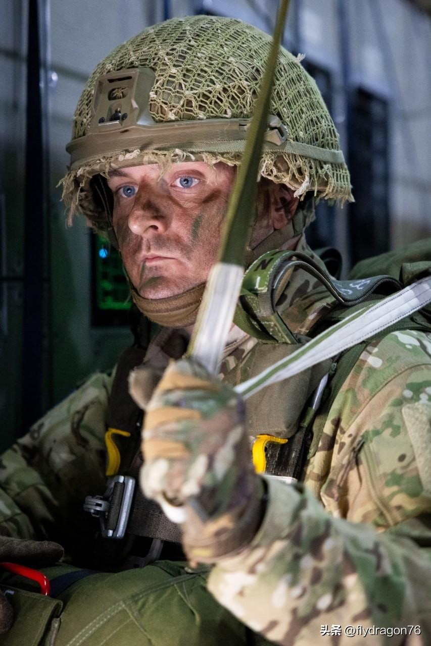 🇬🇧🇫🇷作为“猎户座26”联合军事演习的一部分，英国陆军第16空降突击旅