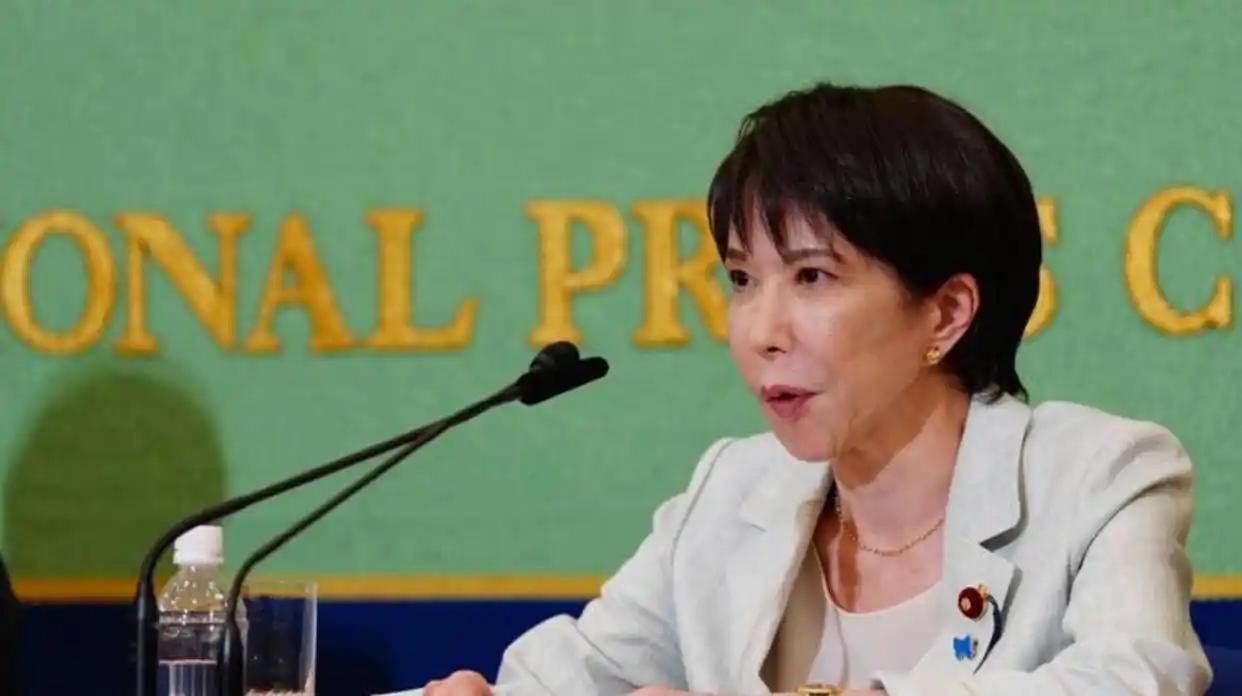 怒斥俄朝却对美国沉默！高市早苗联大发言被指“双标”，停机坪挥手成经典尴尬场面，日