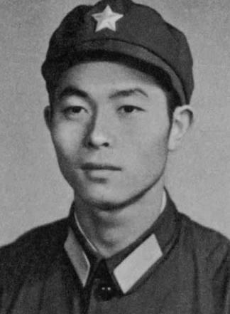 1979年，在对越自卫反击战当中，小战士侯满厚在半个小时之内，就炸毁了敌人四座暗