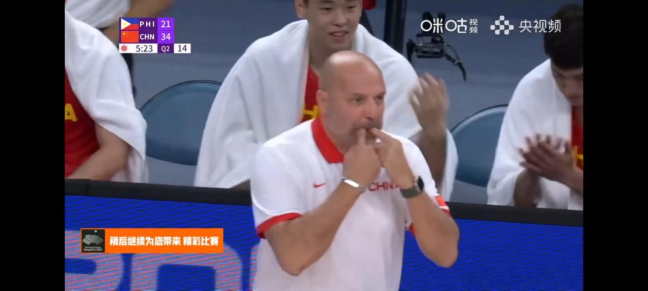 中国男篮76-77菲律宾，
上半场领先18分，
下半场让菲律宾逆转，
到底中国男