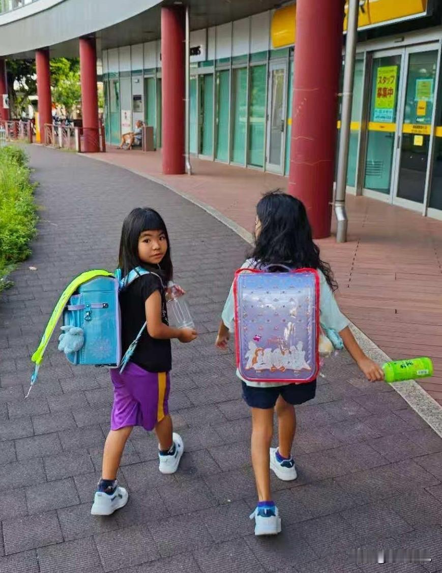 你听过最骗人的谎言是什么?小时候，老师让我好好读书，准备做接班人，一晃已退休了，