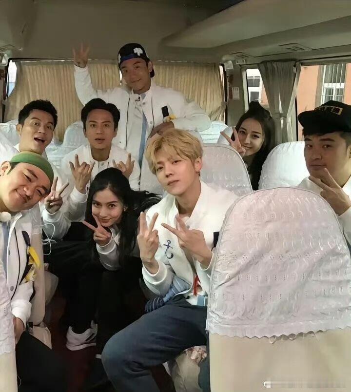 鹿晗的红包 谁还没薅鹿晗红包的福利。微博搜索鹿晗一键领红包，随机金额人人有份，简