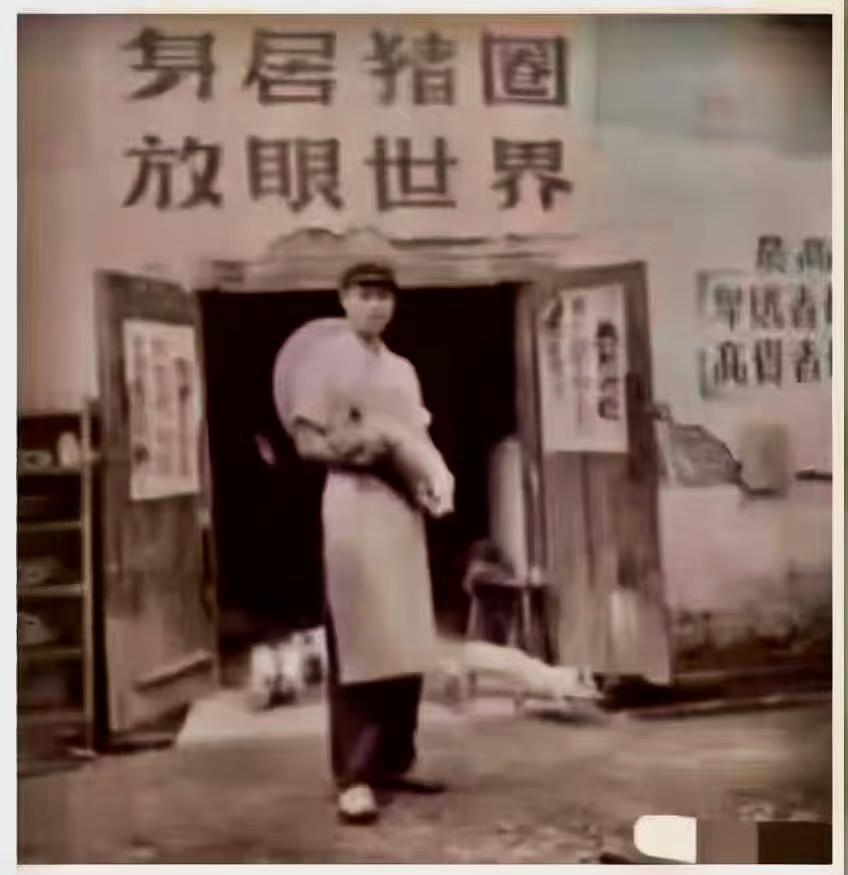 美国的这10天绕月飞行，可算是让有些人逮着乐子了。
飞船刚上天时，他们大笑，厕所