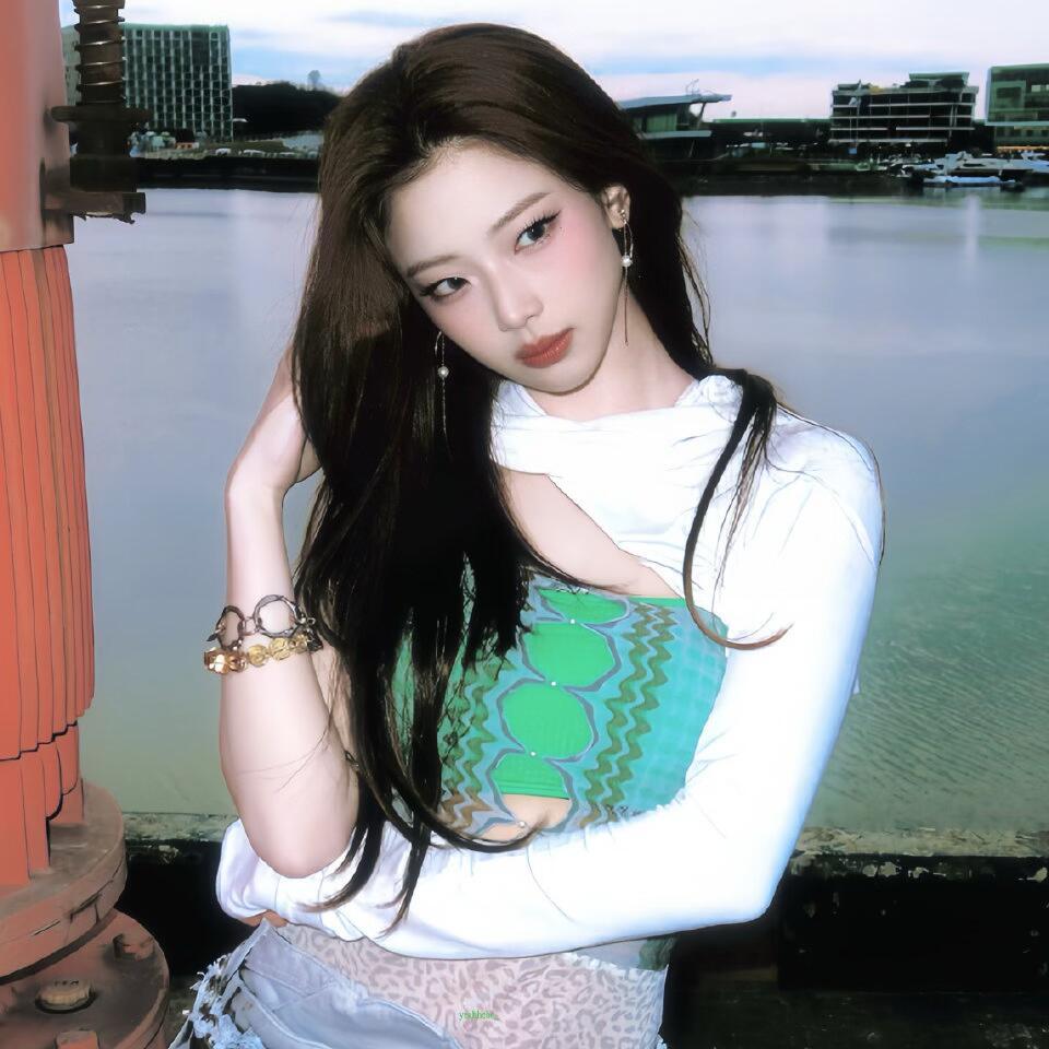 BABYMONSTER回归  cr logo【河井瑠花】好特别的脸。好喜欢这种少