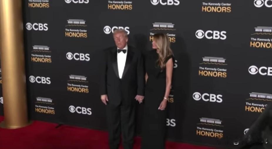 “拭目以待”：特朗普在肯尼迪中心会晤卡尼后，暗示或重启对加拿大关系

唐纳德·特