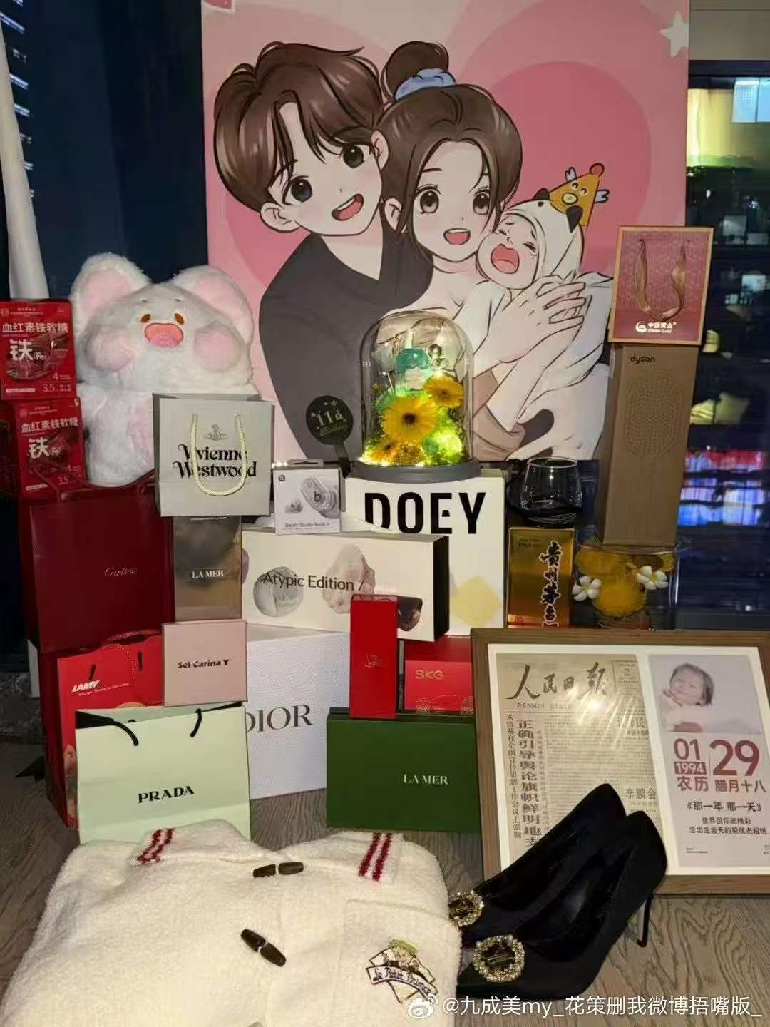 若若礼物背景是全家福田栩宁若若全家福 我不行了，九成美发了若若朋友圈截图，若若礼