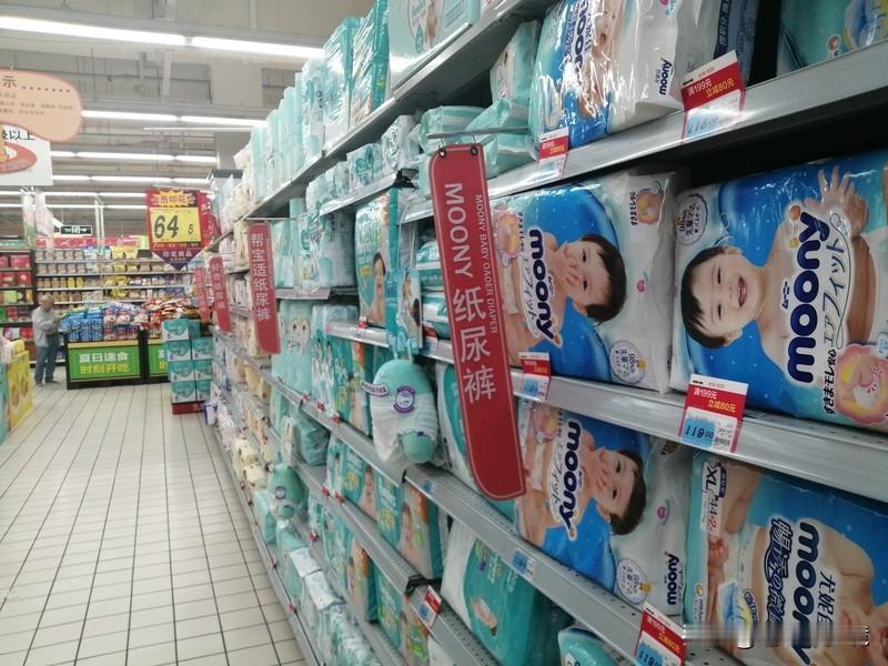 老人嫌纸尿裤贵晒干后给婴儿重复用 1月福建发生的这事简直让人惊掉下巴。有老人嫌纸