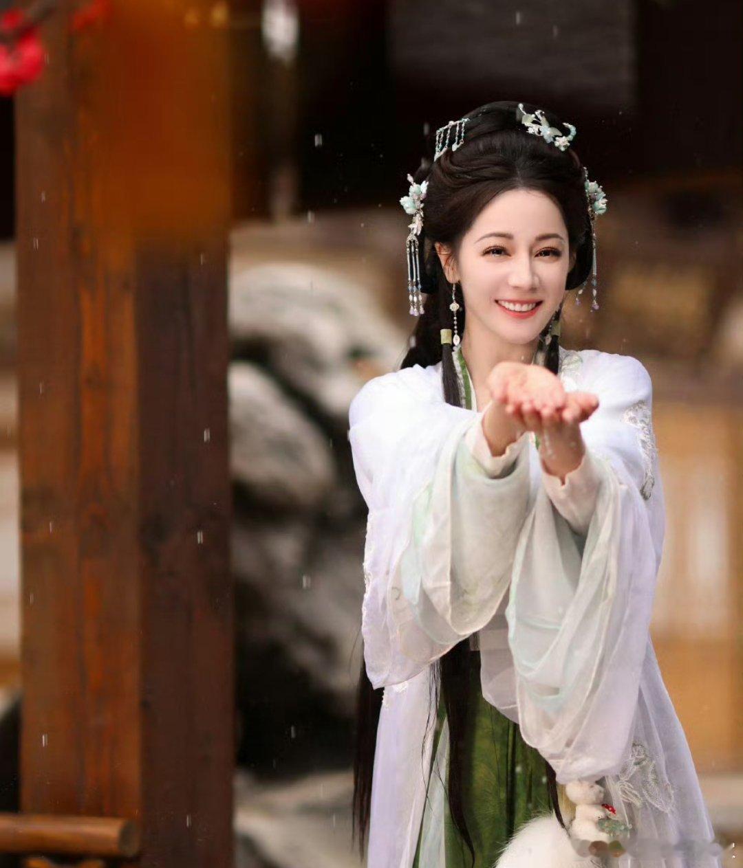 都让让，互联网女儿迪丽热巴《慕胥辞》贺思慕最新剧照来啦！明媚灵动又清新！！