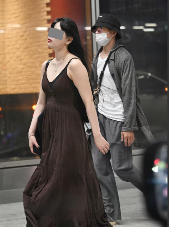 村上信五被拍后反而下定决心结婚 村上信五曾被拍与妻子同游冲绳北海道 14日，5人