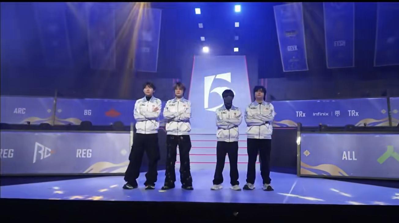 wbg出征世界赛小组赛 素素你在cos谁？路酱缺的帅脸登场这块谁来补鸭！