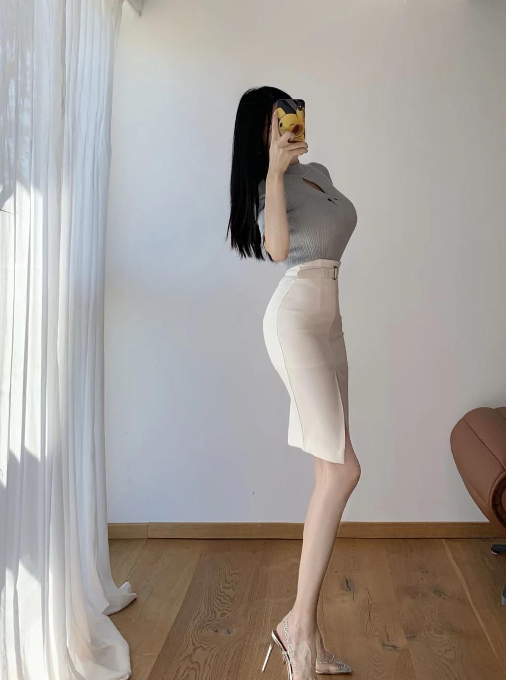 当然是腿长的