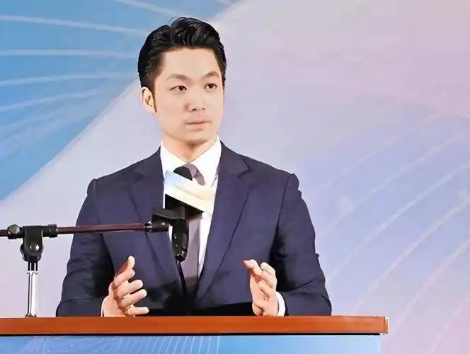 如果赖清德罢免或撤销蒋万安的台北市长的职务，那蒋万安搞不好直接就成了如今台湾政坛
