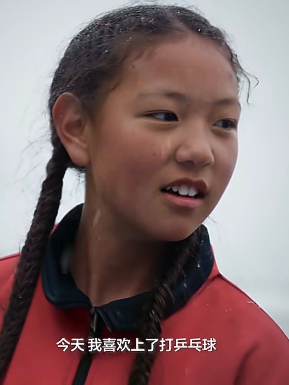 妮维雅孙颖莎追光女孩孙颖莎以坚韧逐光，跨越山海点亮高原孩童追梦路，满是温暖力量妮