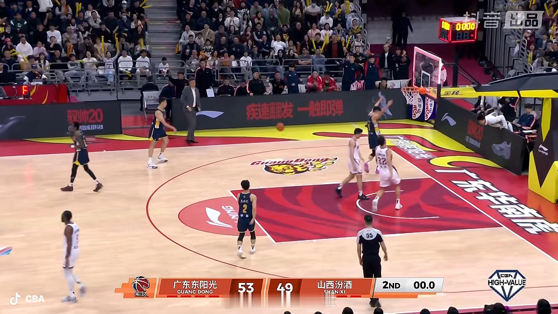 半场结束，广东男篮53-49领先山西男篮。过去50%了，下半场好好打，胜利掌握在
