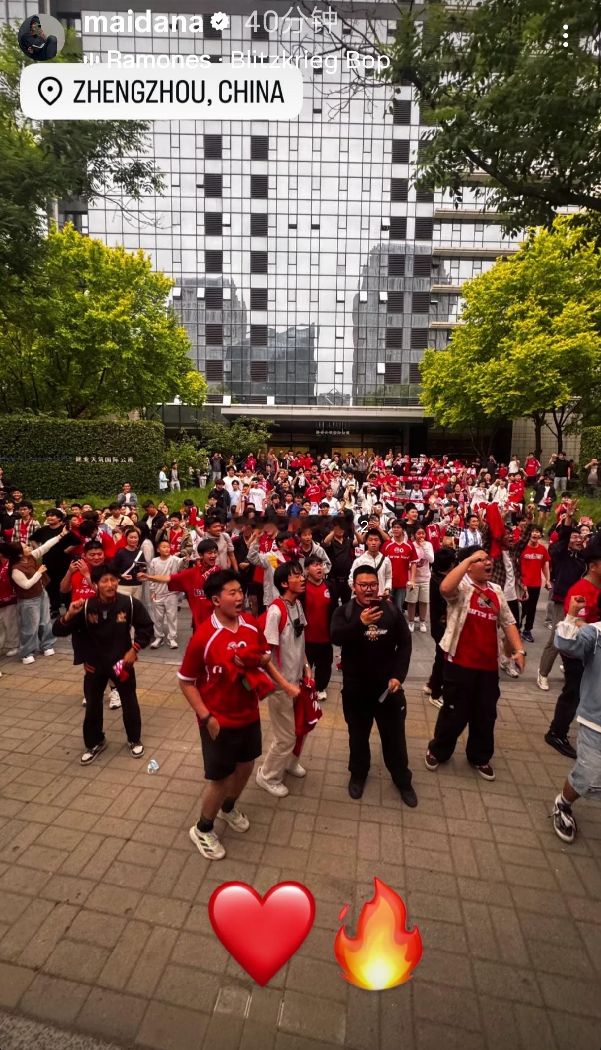 今天下午河南队启程前往重庆，备战5月5号跟重庆铜梁龙的比赛。临行之前河南队球员麦