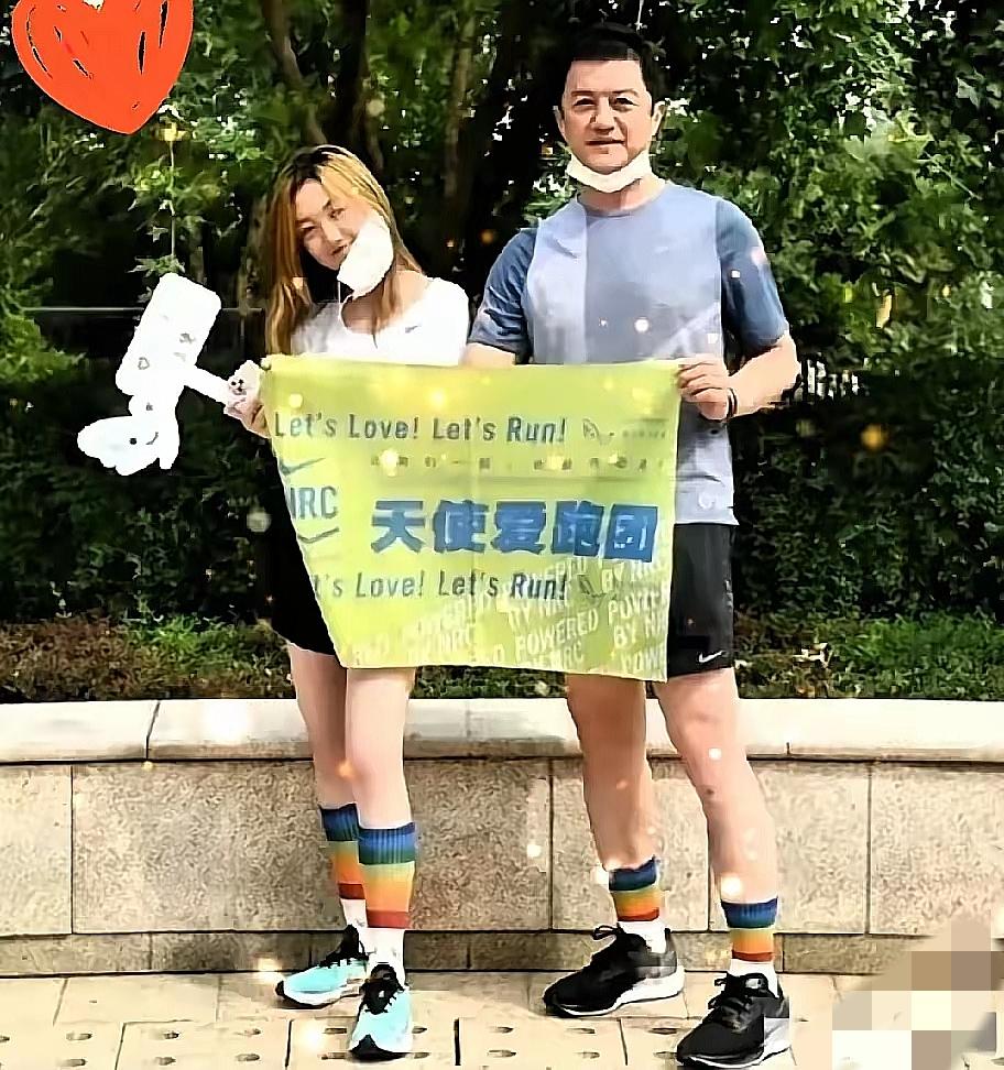 现在最该偷着乐的，得是李亚鹏和王菲吧！


倒不是盼着他俩复合，而是19岁的李嫣