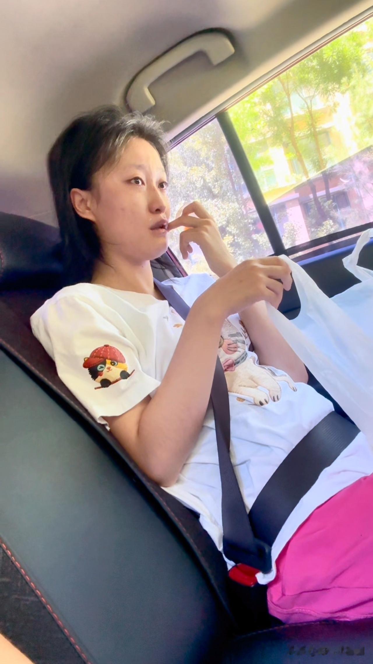 菲儿连续四天情绪波动很大，第一天把自己虐的好狠，后面的三天波动频繁，不过庆幸她没