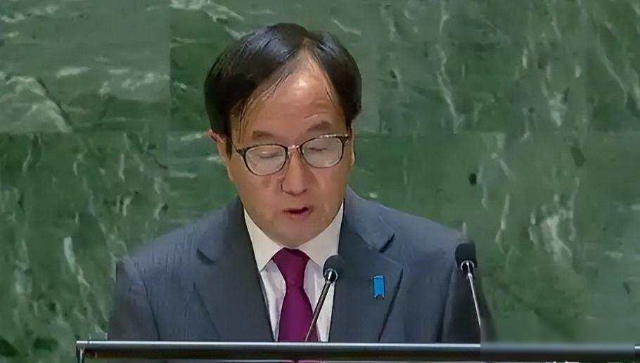 老张退休后闲得发慌，广场舞跳到被邻居投诉，最后却成了社区红人

老张今年六十二岁