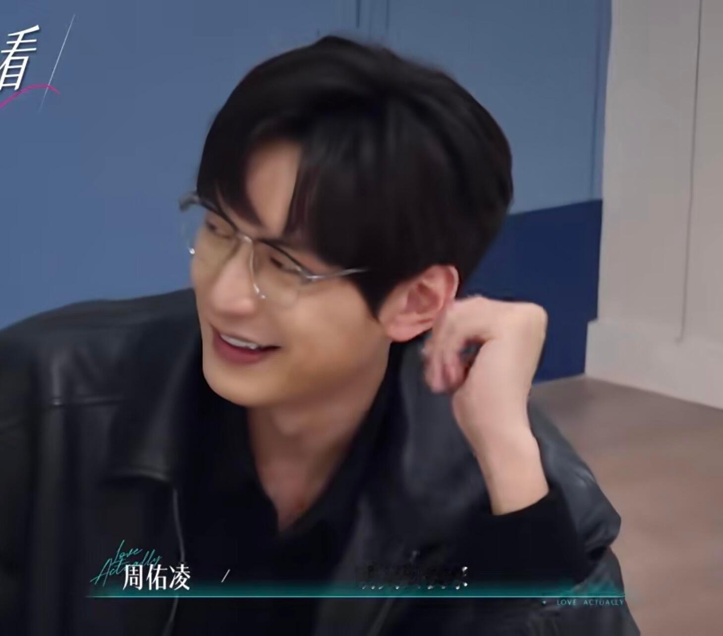 周佑凌带丹琪参观别墅参观别墅时，家长应该也在而且周柳应该是没成的。1.陪看柳就出