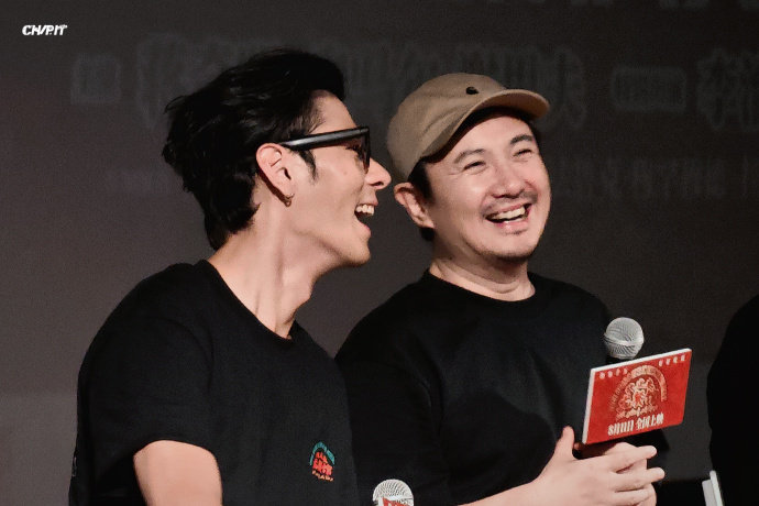 世界纷纷扰扰沈腾一心路演 网上舆论吵得沸沸扬扬，沈叔叔完全不受干扰，一场又一场坚