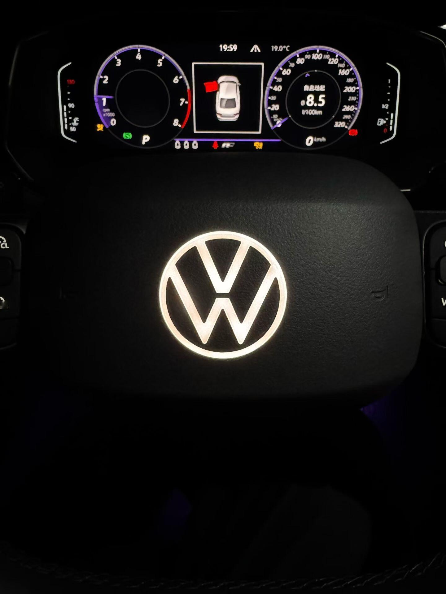 大众新款方向盘 logo竟然会发光