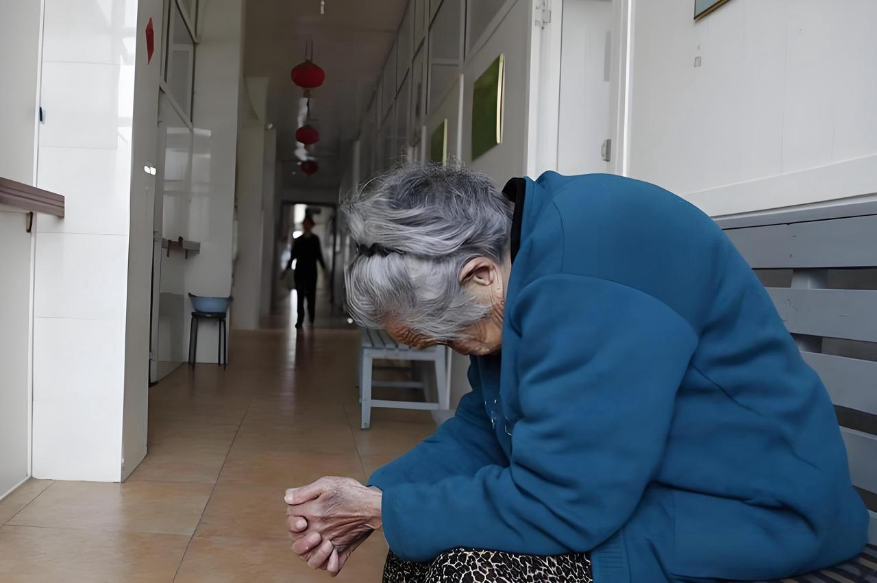 小时候总听老人说“养儿防老”，可如今见过太多这样的家庭:
儿女有出息了，有的留学