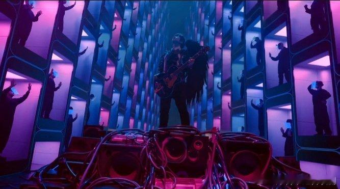 王嘉尔阿信两种渴望一种答案聆听《Alive》，读懂渴望的意义。王嘉尔一路突破成长