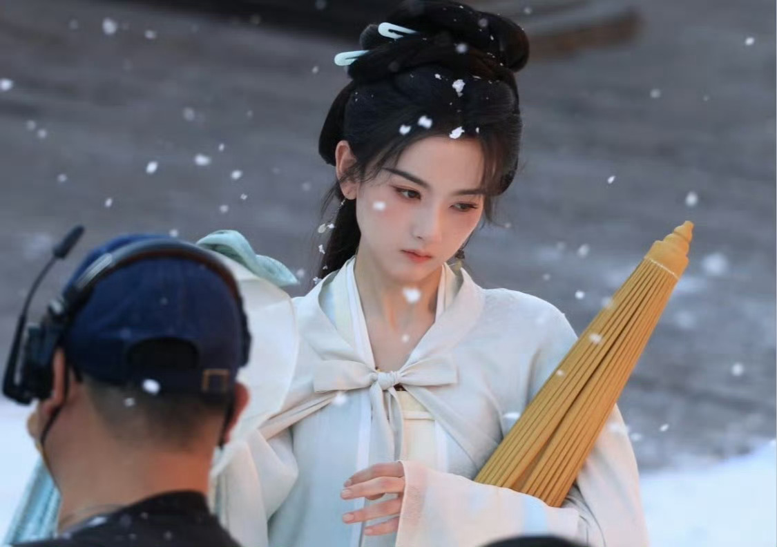 雪精灵🧚宋祖儿司宫令雪中撑伞路透