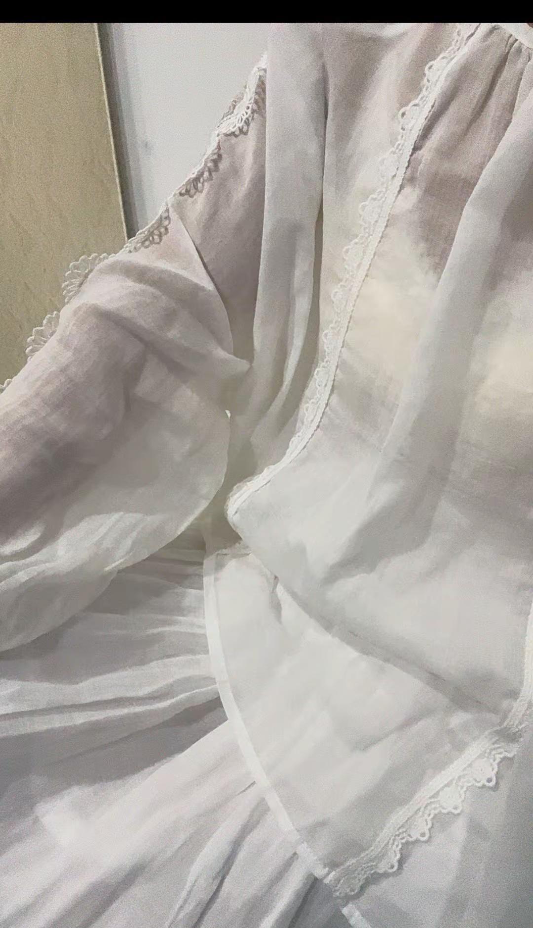 以前觉得这种皱巴巴的麻料衣服一点都不好看，现在越穿越喜欢，果然每个年龄段喜欢的东