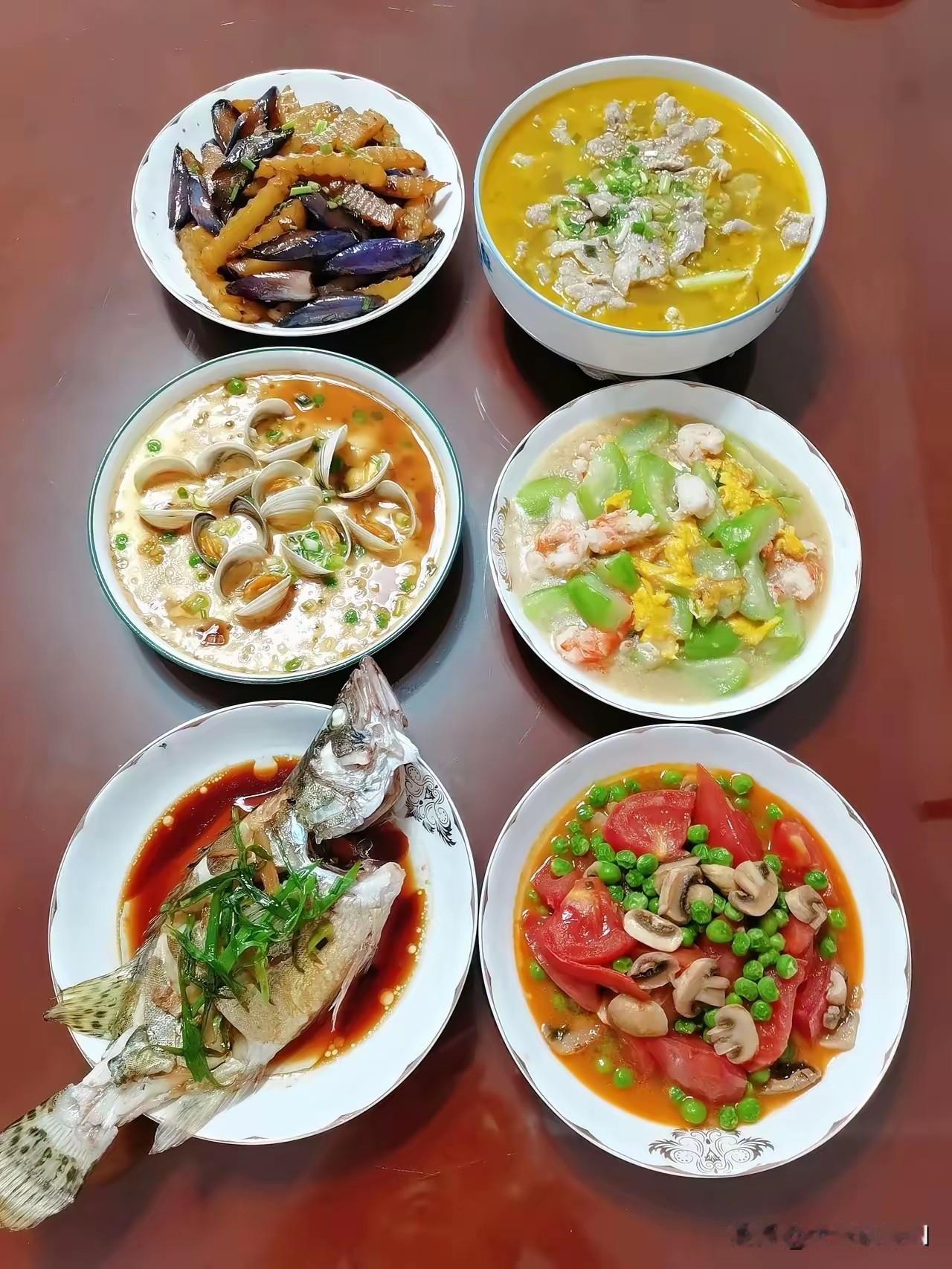 人老了，怎么就那么招人嫌？
儿子结婚后我和老伴天天给他俩买菜做饭，而且是每天换着