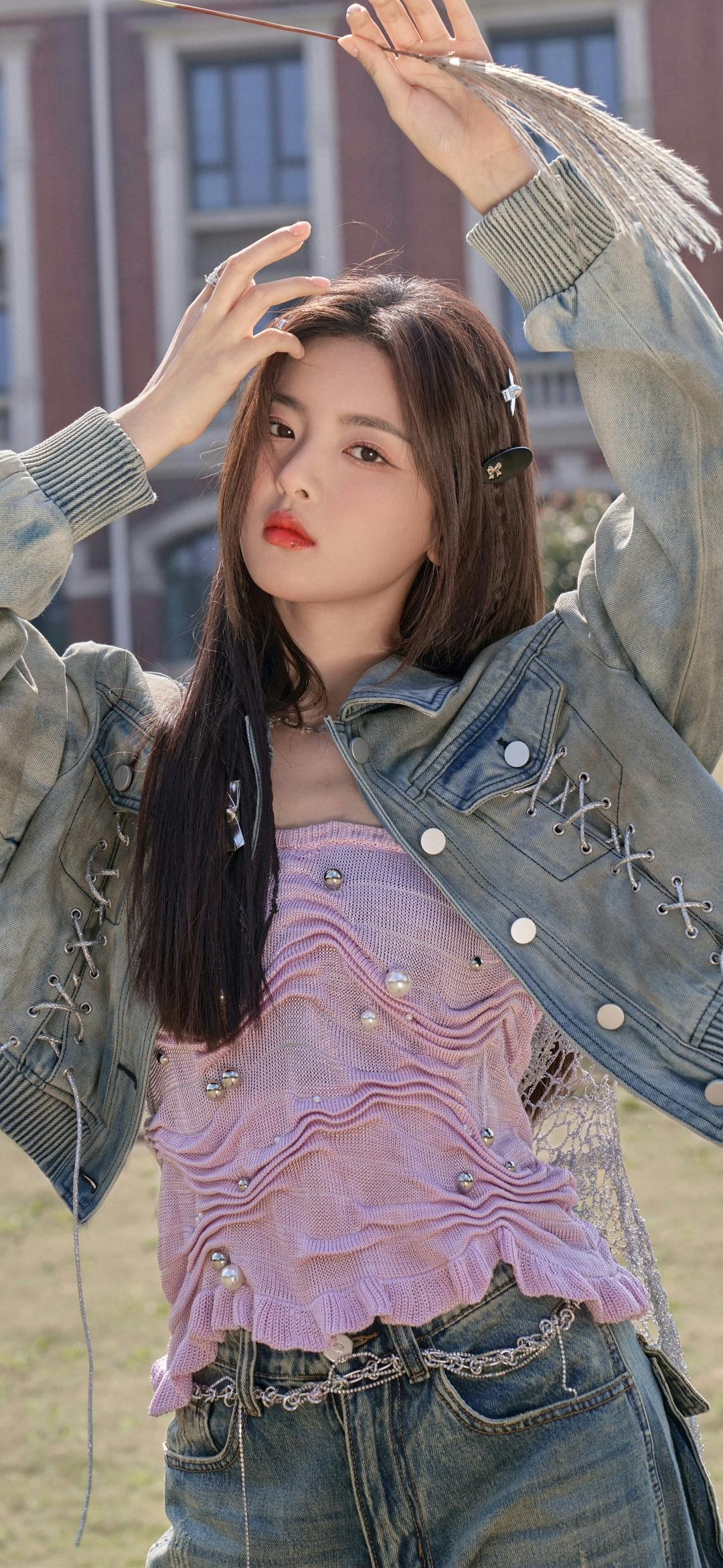 杨超越。