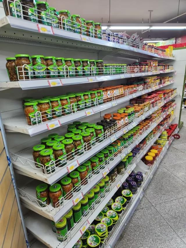 北方国贸四方超市一派欣欣向荣的景象
                      