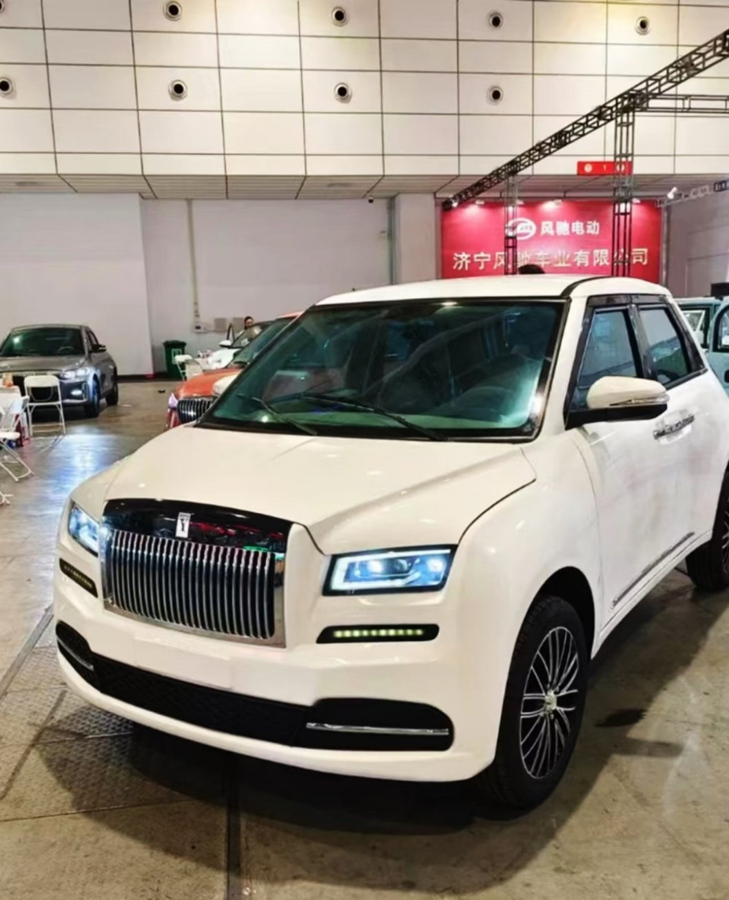 我一直有个好奇的事，开老头乐上街，是个啥处罚？是无证驾驶？是驾驶无证车辆？是无证