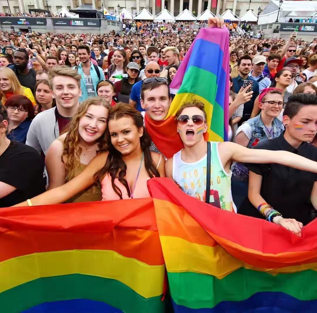 在欧洲伪装成LGBT竟然成为了一门生意？
是的你没看错！
如果你生活在欧洲，那么