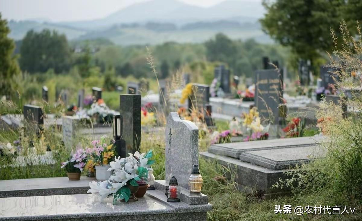 一个家族旺不旺，真的看祖坟吗？老辈人的三点经验，比风水更实在，早看早知道。
 