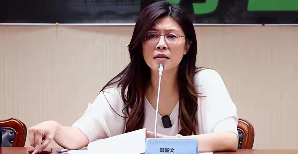 离谱！宁愿输掉选举，也要逼退党主席？国民党内斗彻底失控
 
真的大开眼界！民进党