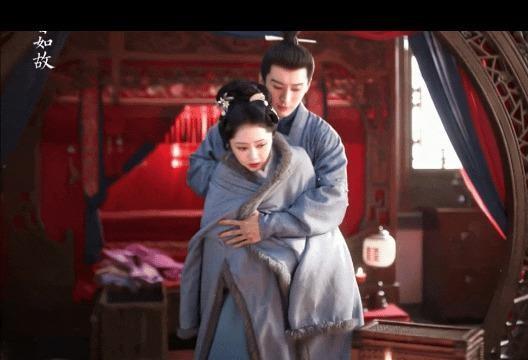 林锦岐这婚结的，也就他自己高兴。
他拿军功求来赐婚圣旨，把兰香硬娶进门。拜堂时兰