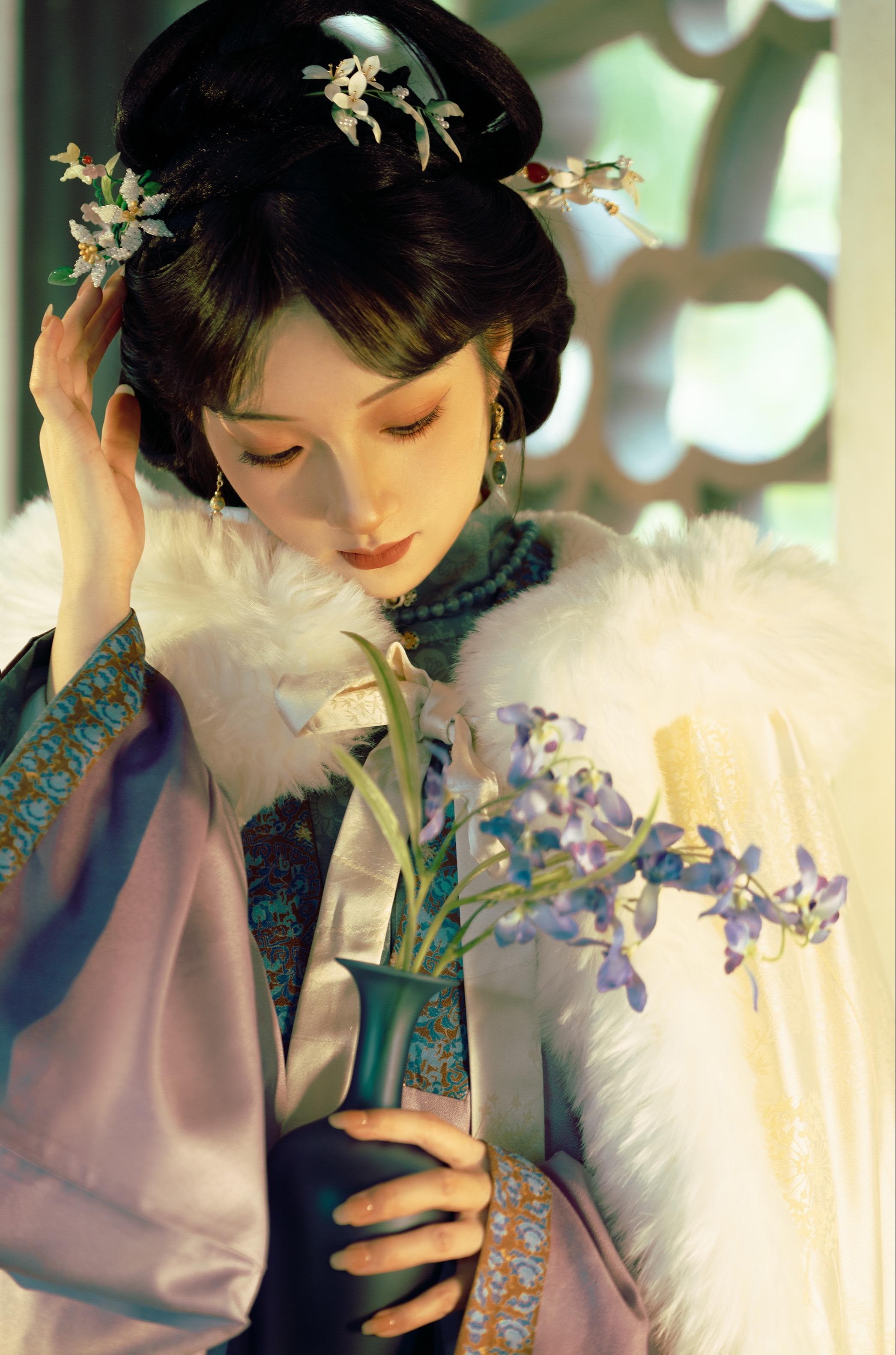青山远黛，眉眼如画。