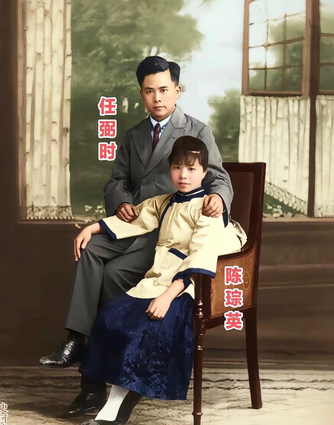 1926年，上海，任弼时和陈琮英结婚时的一张合影，十分般配，很登对。二人是青梅竹