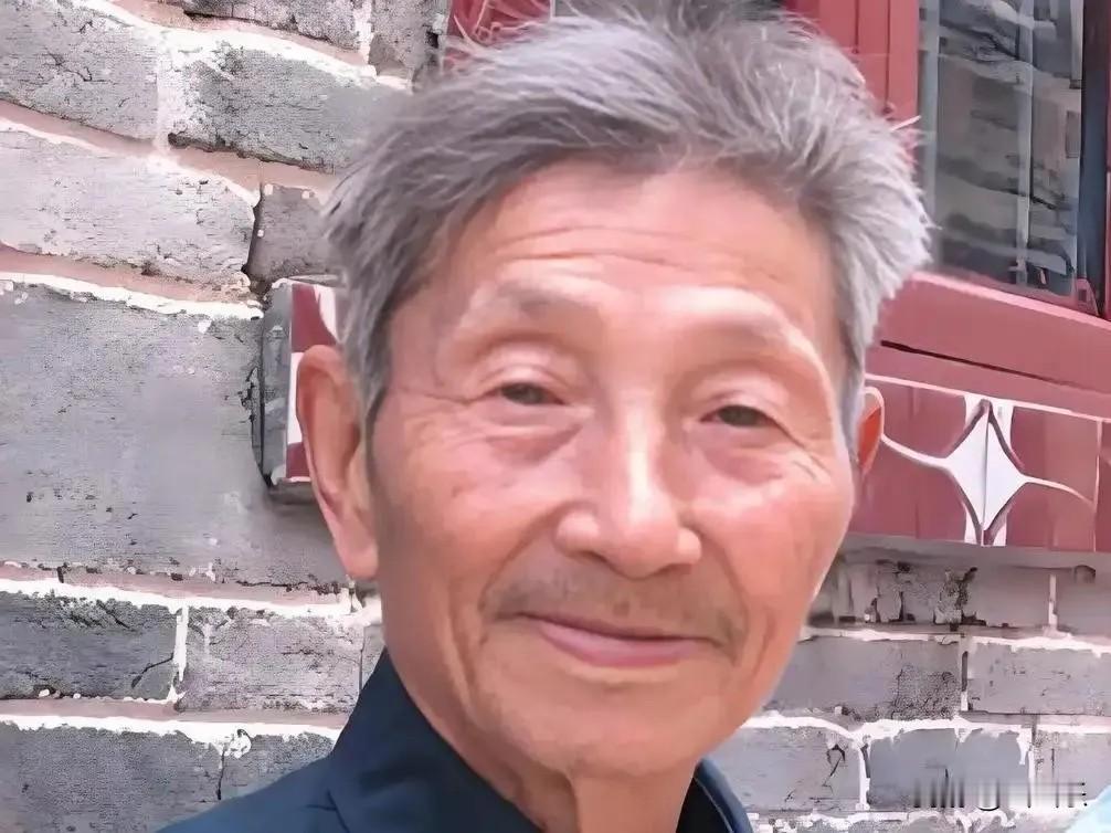 1979年，一个老农跑到北京找老首长证明红军身份。因年代久远，老首长实在认不出他