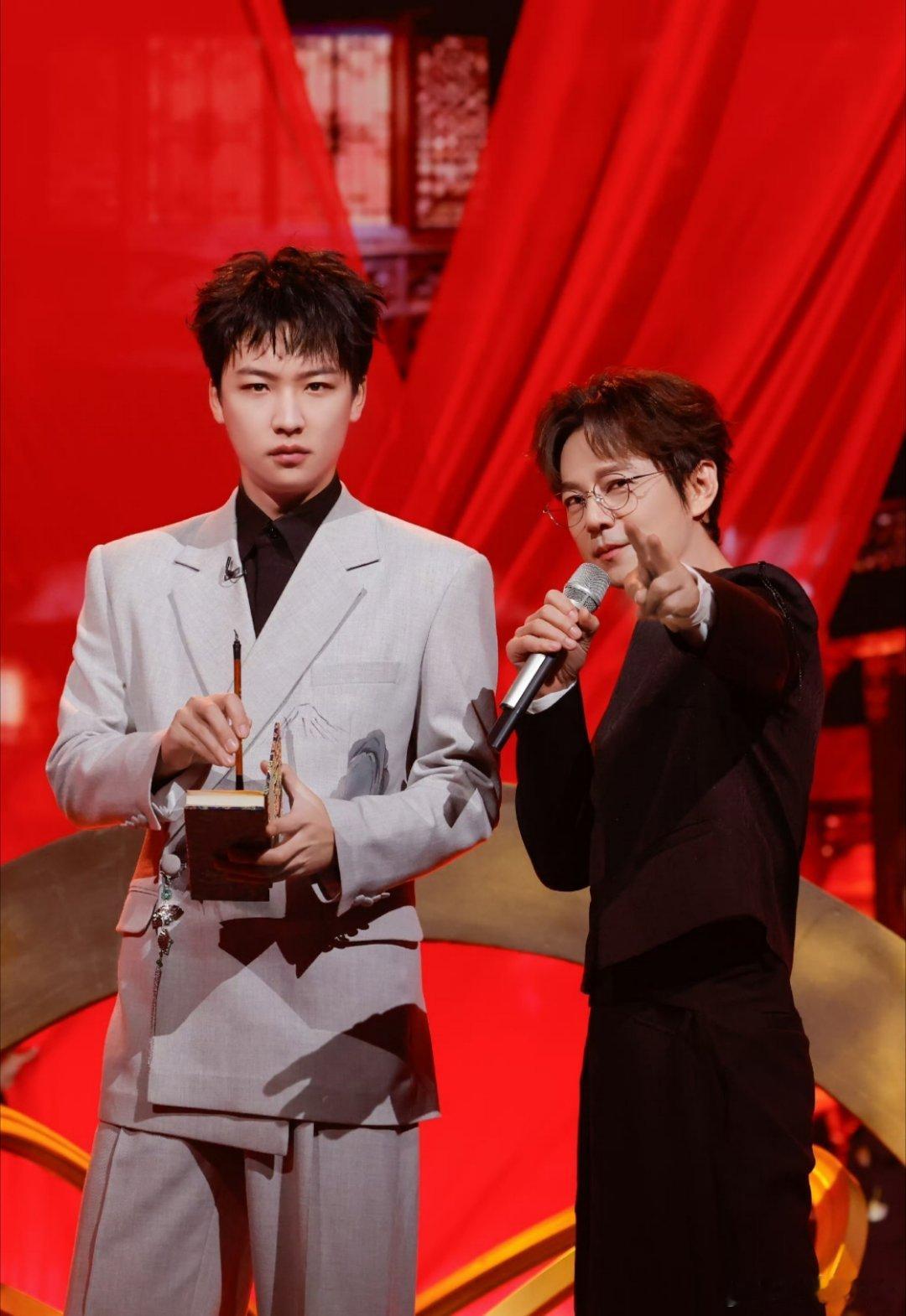 李雪琴身份成谜藏惊喜！《你好星期六》密探脑力战别错过～你好星期六全员脑力给到一个