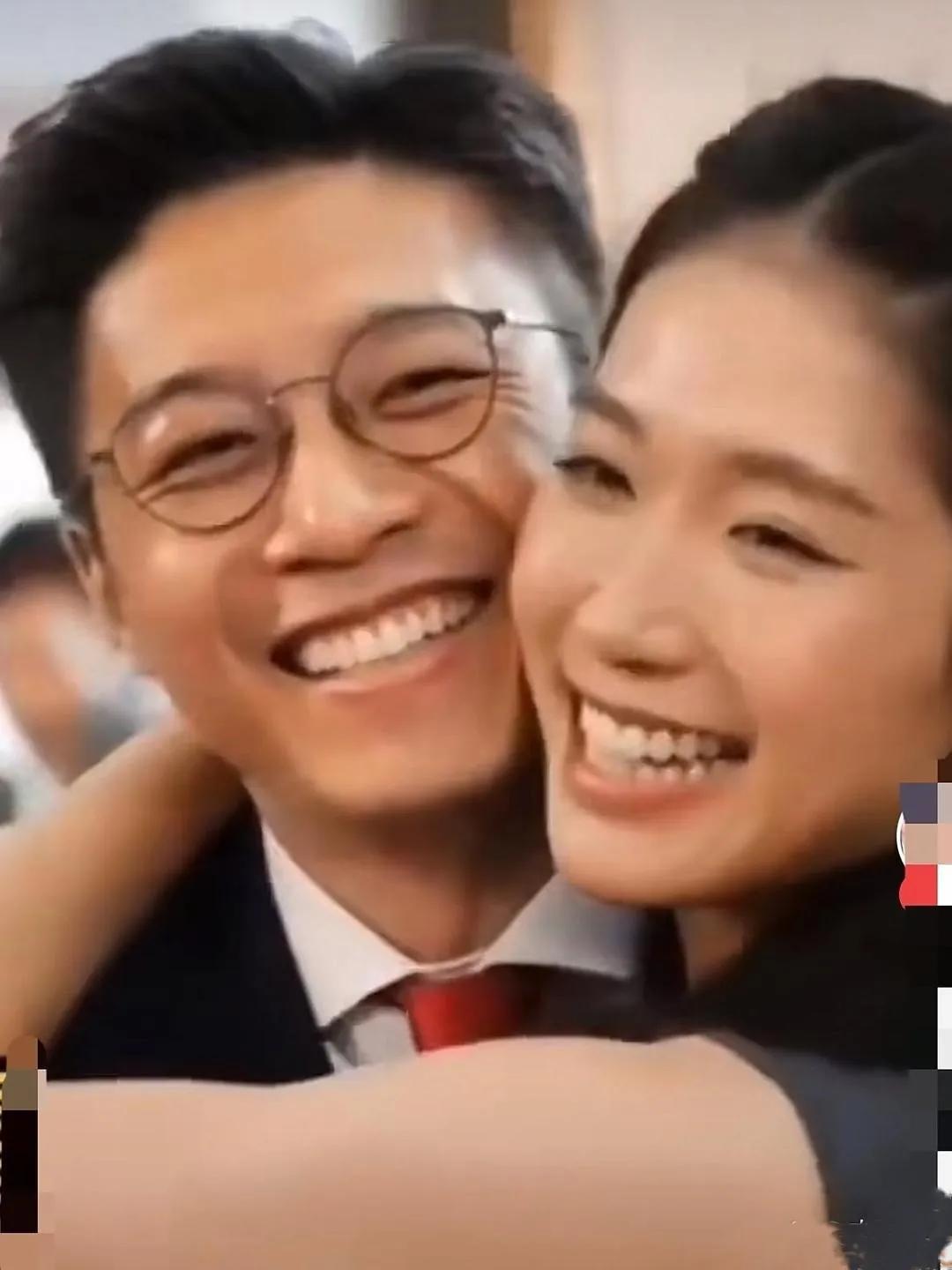 这两个人在一起啦！

哎呀！这可是个大新闻！我刚刷到的时候都愣了一下，两个人突然