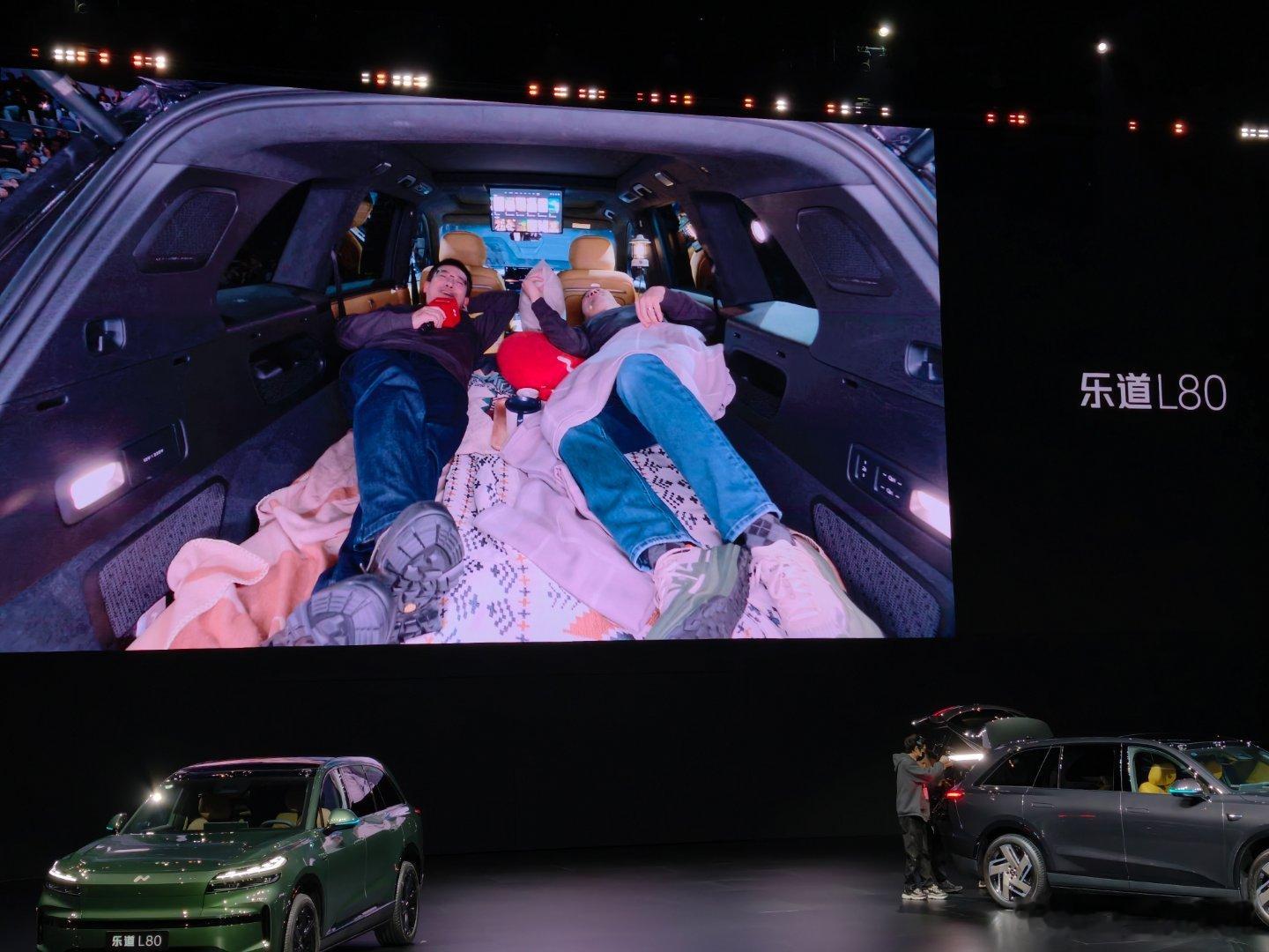 发布会做饭，发布会遛狗，发布会躺平讲体验讲场景，斌哥信手拈来。乐道l80 24.