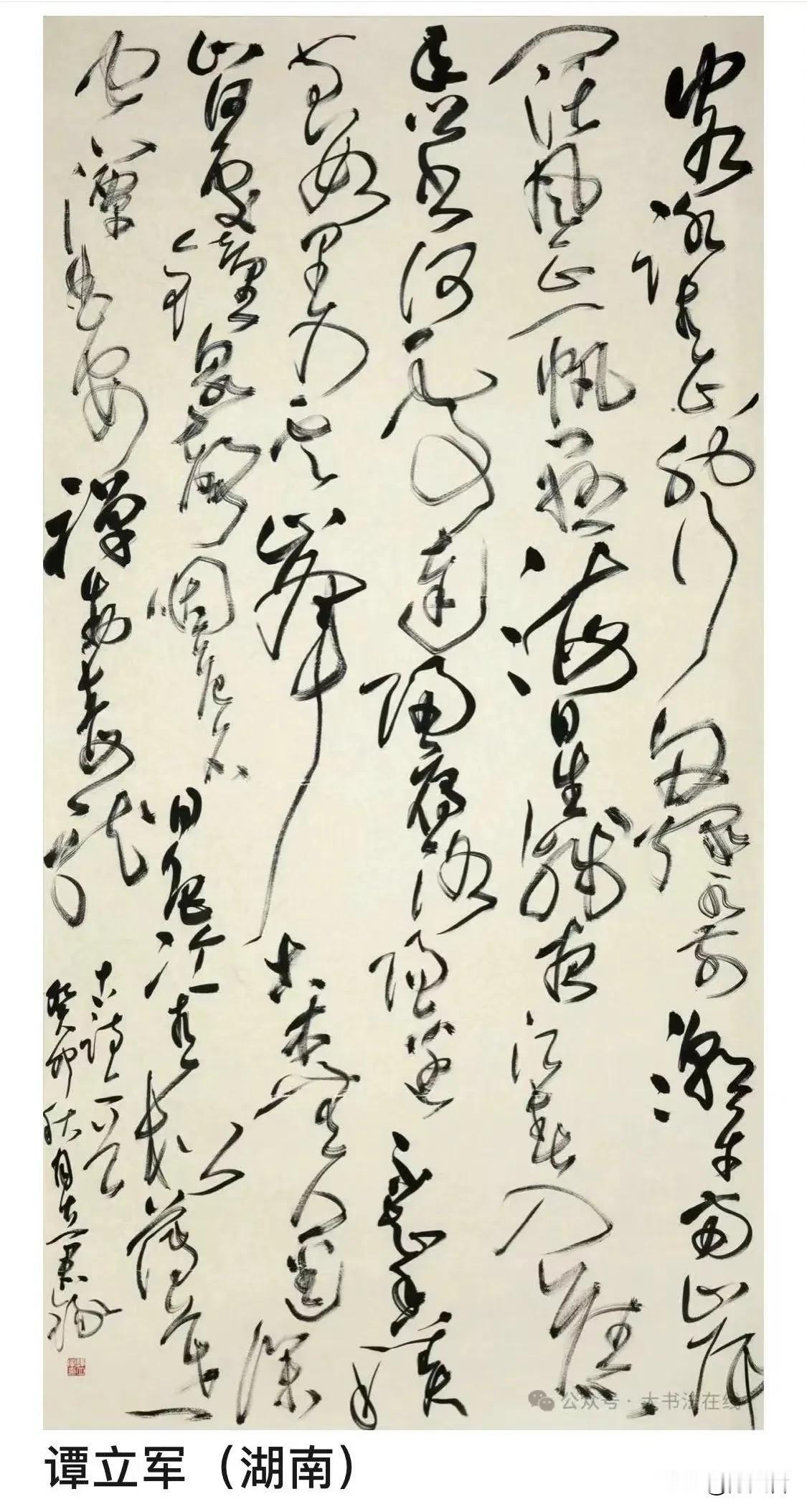 十三届国展这幅作品，有网友公开声明要举报抄袭！湖南网友在天哲文章后评论称：是临摹